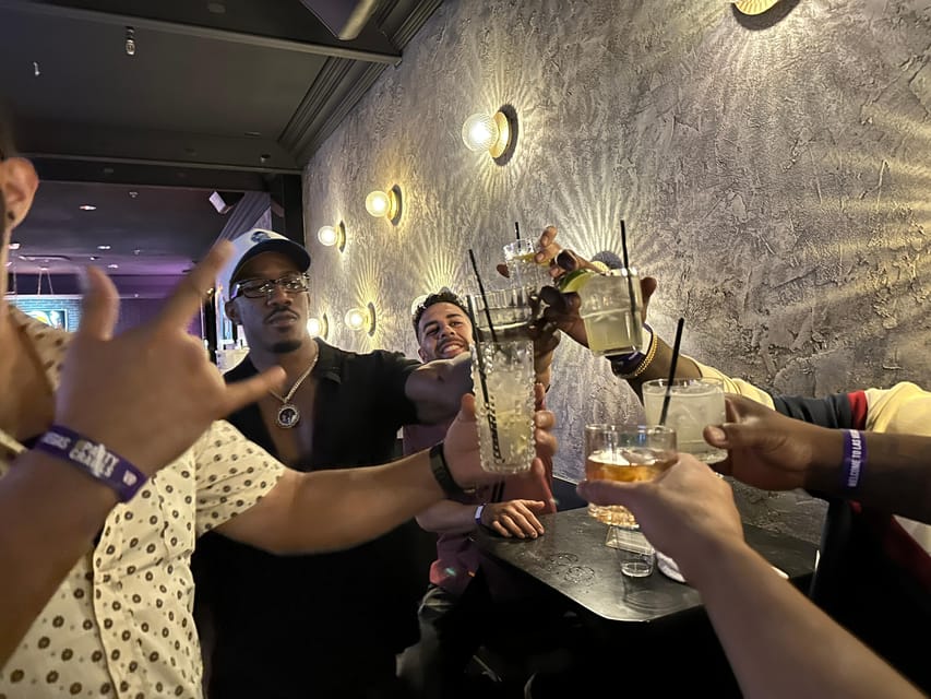 ラスベガスのダウンタウン フリーモント ストリートのバー巡り GetYourGuide