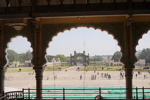 Day Trip to Mysore from Bengaluru with Car, Lunch, and Guide