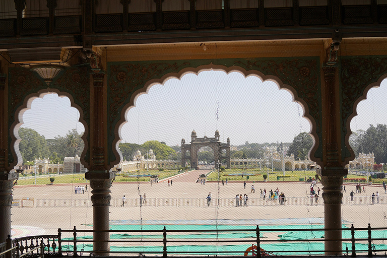 Day Trip to Mysore from Bengaluru with Car, Lunch, and Guide