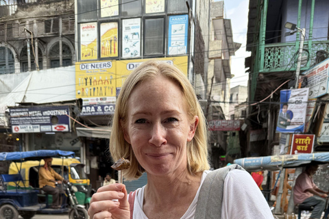 Templos, bazares y degustación en el casco antiguo de Delhi con guíaTemplos, bazares y comida en el casco antiguo de Delhi con una guía