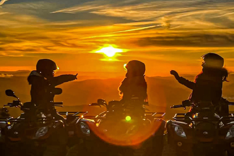 Marrakesz: Agafay Quad Tour z przejażdżką na wielbłądzie, kolacją i pokazemMarrakesz: Agafay Desert Quad Bike, Przejażdżka na wielbłądzie i Dinner Show