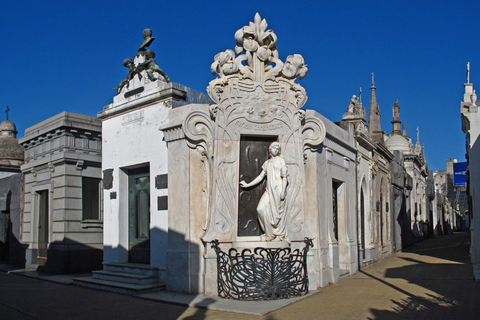 Tour privato a piedi di Recoleta in profondità (non in senso letterale)