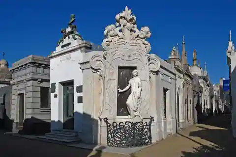 Recoleta em profundidade (não literalmente) Excursão a pé particular