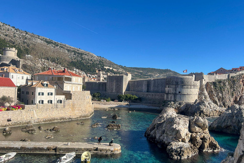 Dubrovnik: Tour completo della città vecchia con prelievo opzionale dal portoTour condiviso in inglese