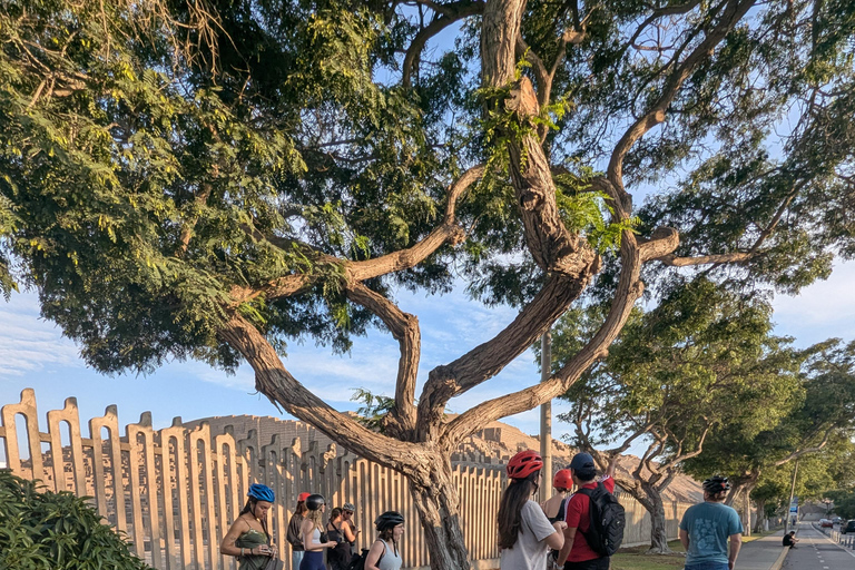 Tour in bicicletta Miraflores Barranco Huaca PucllanaTour in bici Miraflores Barranco Huaca Pucllana
