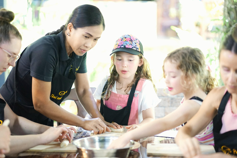 Autentica lezione di cucina tailandese e discesa in zattera di bambùBamboo Rafting | Corso di cucina | Cena