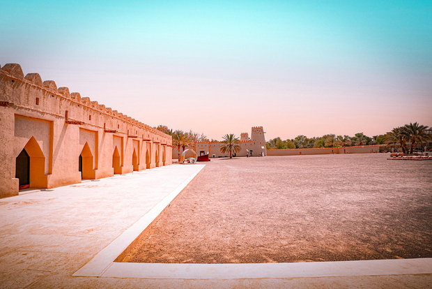 Abu Dhabi: Tour de un día completo por Al Ain con tickets de entrada y comida