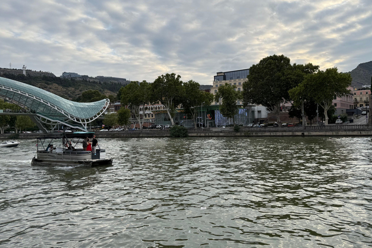 Tbilisi: City Tour by Retro Car and Boat Cruise