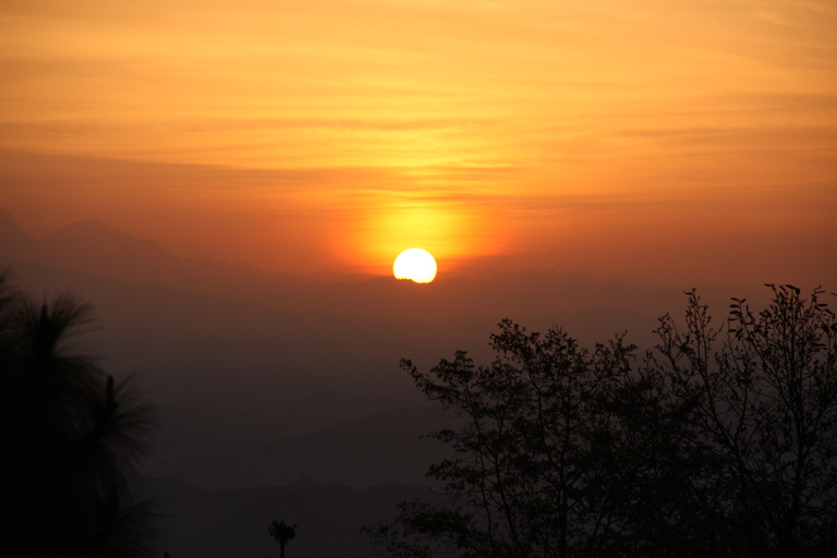 Kathmandu: Nagarkot Sunrise Tour with Day Hike