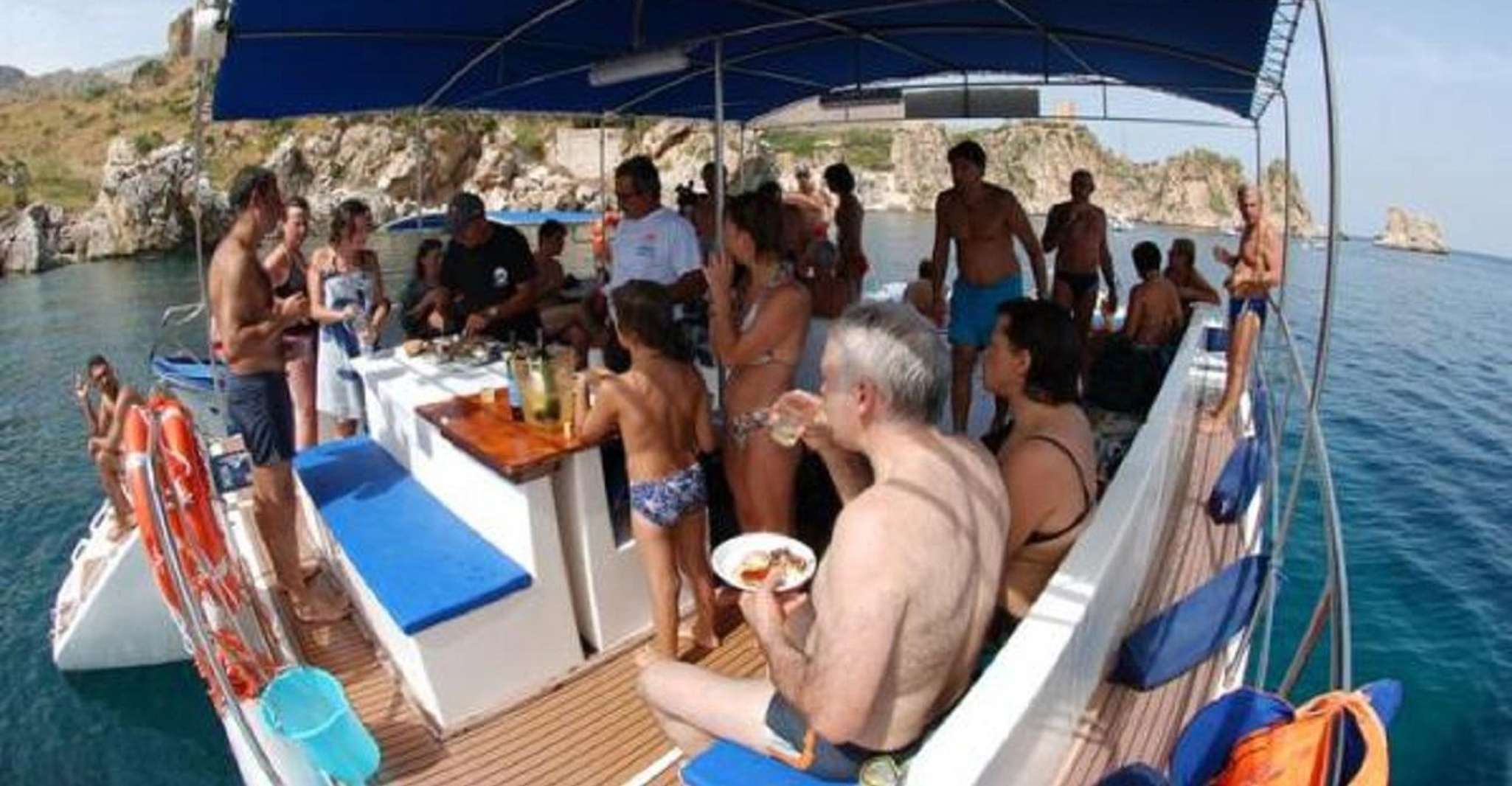 Em Catamarã para reservar Zingaro e Faraglioni Scopello - Hizvo