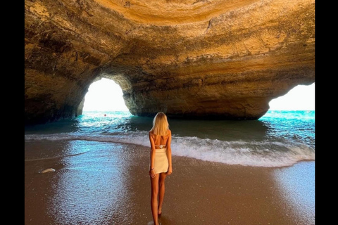 Benagil : Visite guidée en kayak à l&#039;intérieur des grottes et Praia da Marinha.