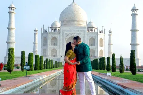 From Delhi: Same Day Taj Mahal Tour with Photographer