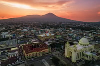 Volcan de San Salvador et centre-ville historique de San Salvador. - Housity