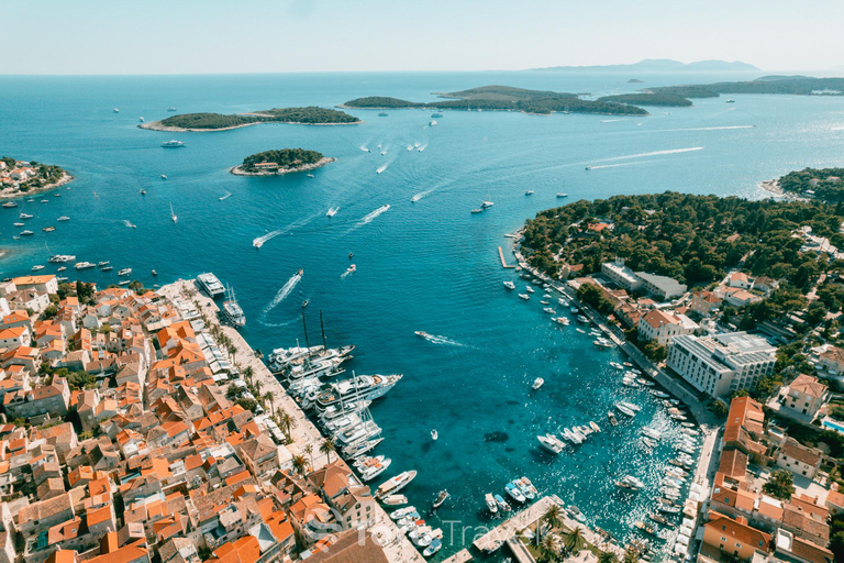 Spalato: Grotta Azzurra, Hvar e 5 isole con biglietto d&#039;ingressoTour di gruppo da Spalato