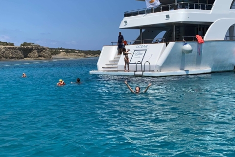 Paphos/Akamas: Blue Lagoon, Bus, BBQ Lunch & Open Bar Blue Lagoon: Luxurious Yacht, Transfer, BBQ Lunch & Open Bar