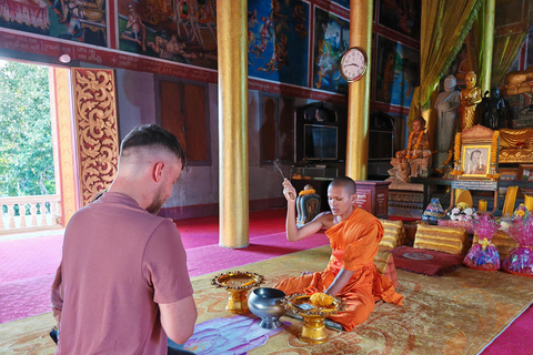 Siem Reap: Mönchs-Segen und Dorfleben auf einer Tour mit dem RollerSiem Reap: Mönchs-Segen und Dorfleben auf einer Roller-Tour