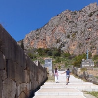 Delphi, Corycian Cave e King Leonidas con 300 Battlefield - Housity
