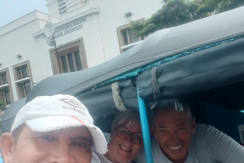 Jakarta: Guided City Tour by Tuk Tuk, Train, and Boat