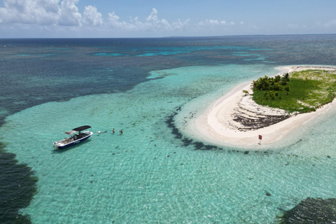 Guadeloupe: Magical half-day boat trip: mangrove, islet, snorkeling. Guadeloupe: Magical 1/2-day boat trip: mangrove, islet, snorkeling.
