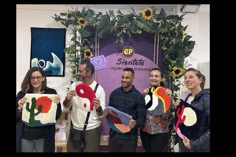 TUFTING: Learn how to make a rug during a fun class in Valencia