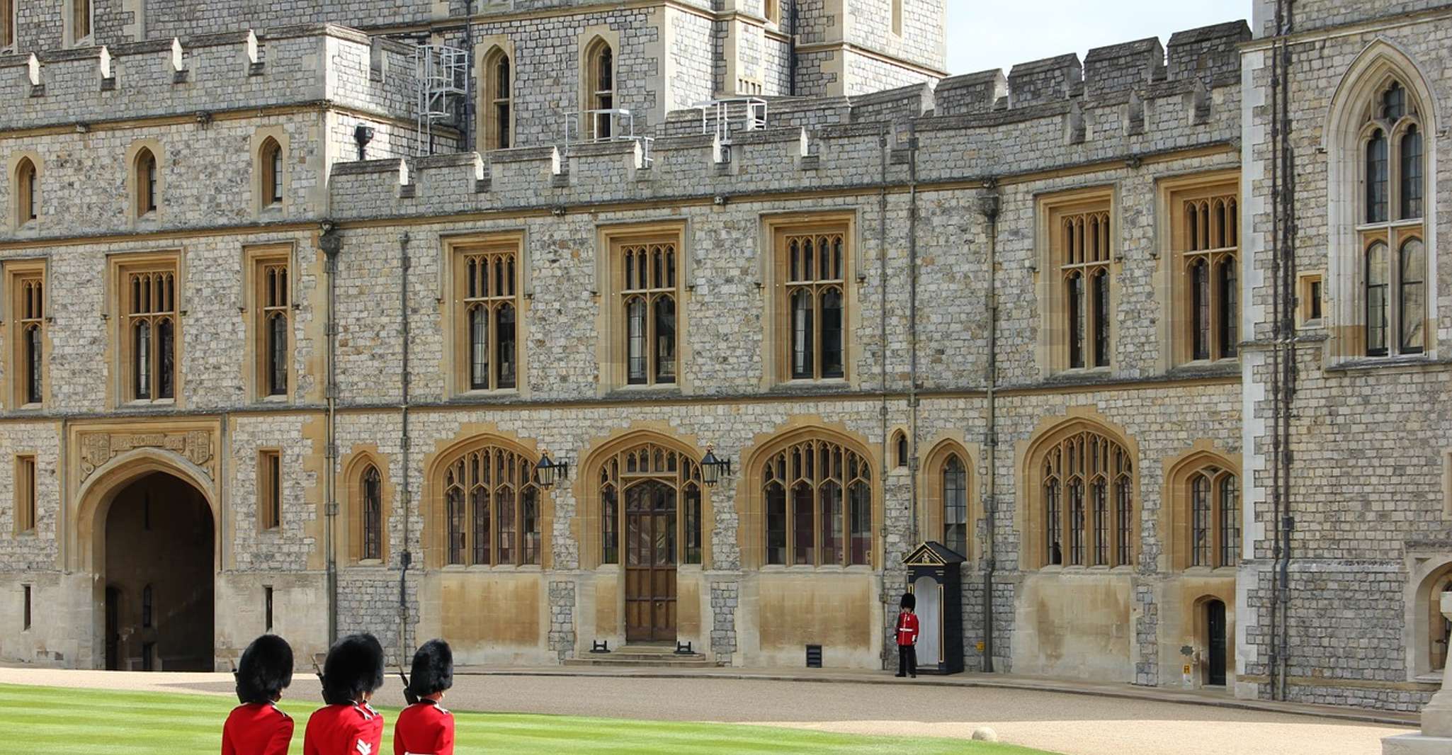 Royal Windsor Castle Tour Private including tickets - Housity