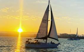 San Diego: Sunset or Daytime Sailing Cruise with Drinks