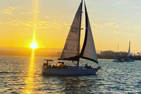 San Diego: begeleide zonsondergang en zeiltocht overdagDag zeilen