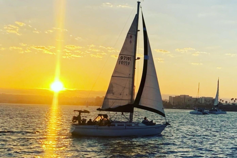 San Diego: Guided Sunset and Daytime Sailing Tour Sunset Sailing