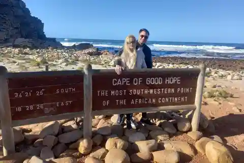 le cap et le pingouin ,muizenberg, bookapp