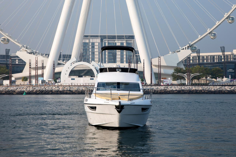 Private Yacht Tour: Dubai Boat Cruise with Optional BBQ