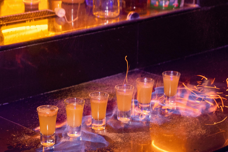 Santa Marta: Centro Histórico Bar and Club Crawl with Guide