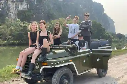 Ninh Binh: Trang An and Mua Cave Half-Day Private Jeep Tour