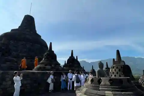 Yogyakarta : Lever de soleil sur Borobudur depuis la colline de Setumbu - Circuit partagé