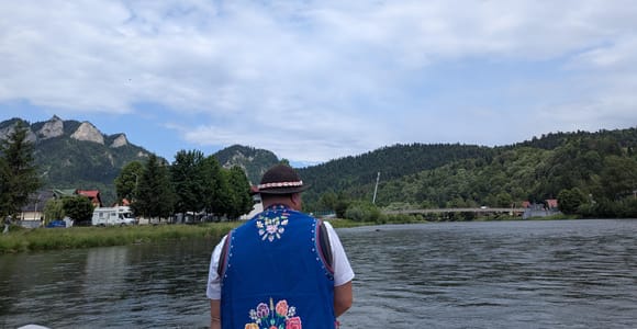 Krakow: Dunajec river rafting and Hike in Pieniny Mountains