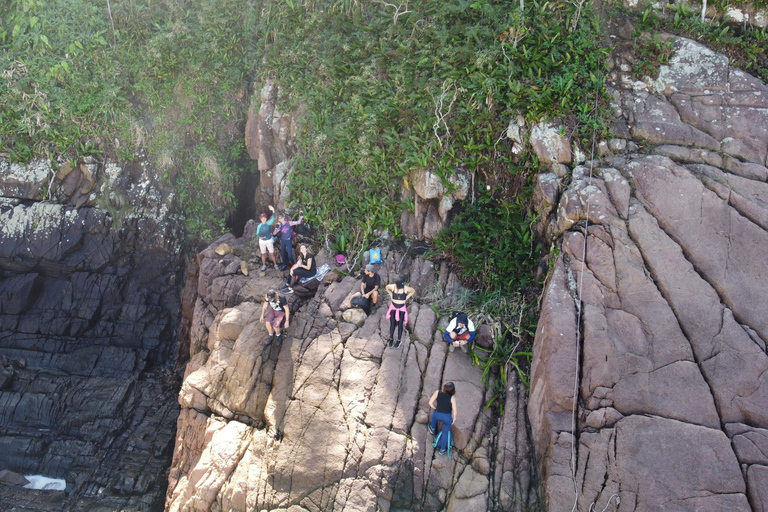 Ubatuba – Trilha Gruta do Pirata