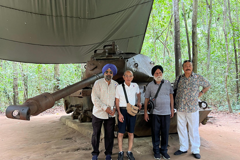 Zwarte Maagdenberg, Cu Chi tunnels, Cao Dai op de motor