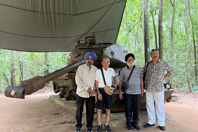 Zwarte Maagdenberg, Cu Chi tunnels, Cao Dai op de motor