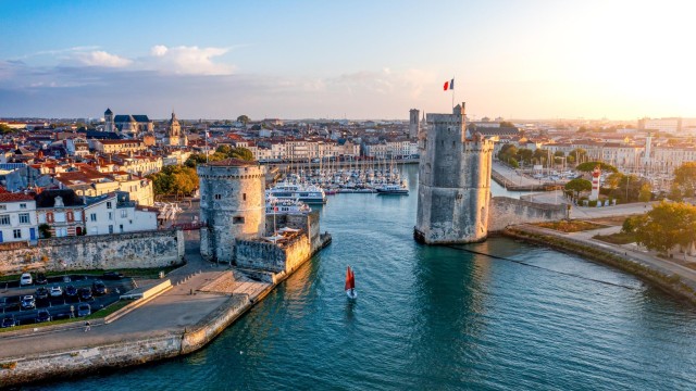 Visit La Rochelle  Discovery Stroll and Reading Walking Tour in Fouras, France