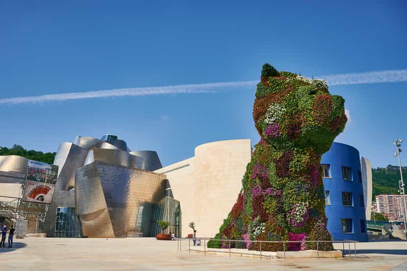 Guided tour of the exterior and entry to the Guggenheim Museum