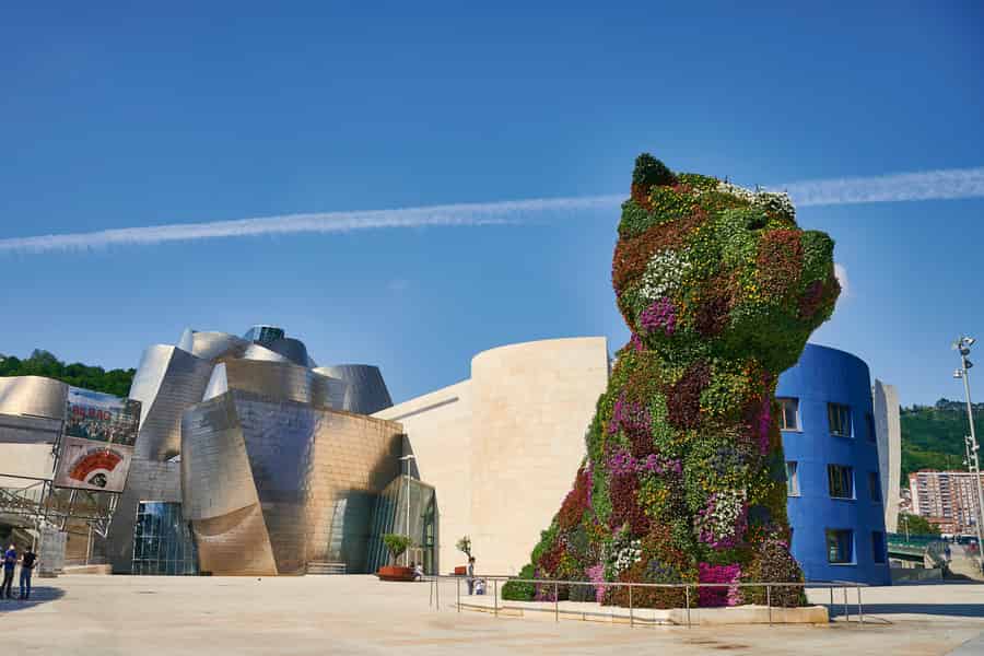 Rondleiding buiten en toegang tot het Guggenheim Museum