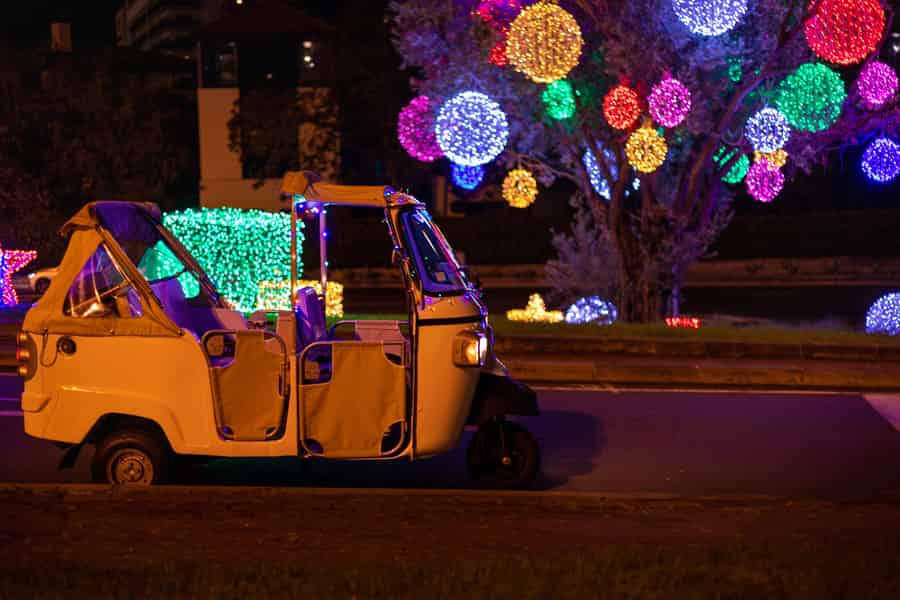 Funchal - Weihnachtslichter mit dem TukTuk (1h). Foto: GetYourGuide Funchal - Weihnachtslichter mit dem TukTuk (1h). Foto: GetYourGuide