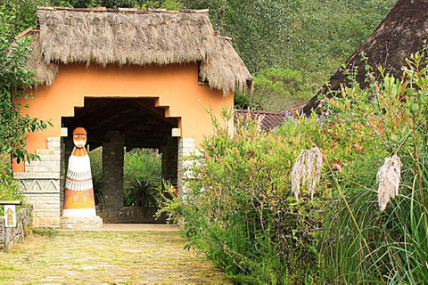 Chachapoyas: Revash Mausoleums en Museum van Leymebamba