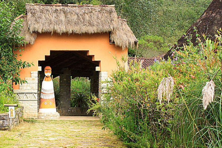 Chachapoyas: Revash Mausoleums en Museum van Leymebamba