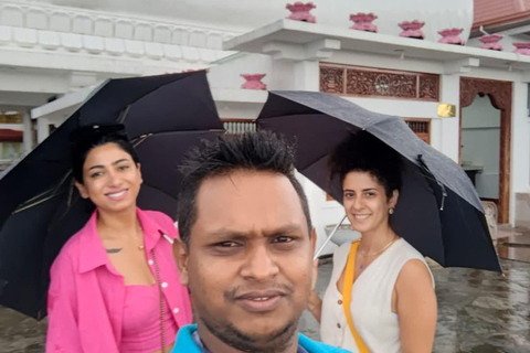 Kandy: Tuk-Tuk Sights, Culture, Shopping & Treatment