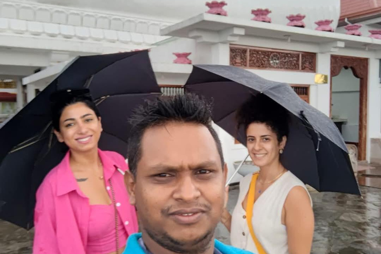 Kandy: Tuk-Tuk Sights, Culture, Shopping & Treatment