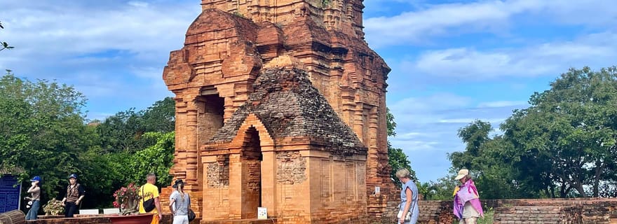 Montagne Ta Cu, Bouddha couché, ville de Phan Thiet, tour Cham