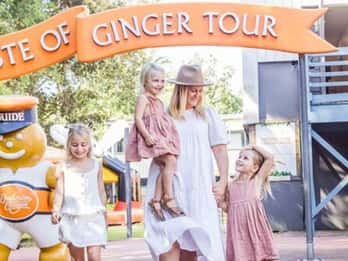Ginger Factory och Nutworks Buss tur och retur Transfer