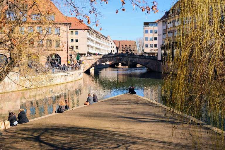 Nuremberg: Ao longo do Pegnitz pela Cidade Velha Tour guiado por você mesmo