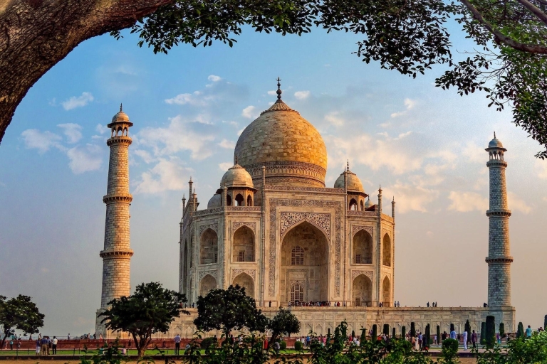 Z Delhi: całodniowa wycieczka do Taj Mahal najszybszym pociągiem. Jednodniowa wycieczka do Taj Mahal najszybszym pociągiemBilety kolejowe, samochód i przewodnik