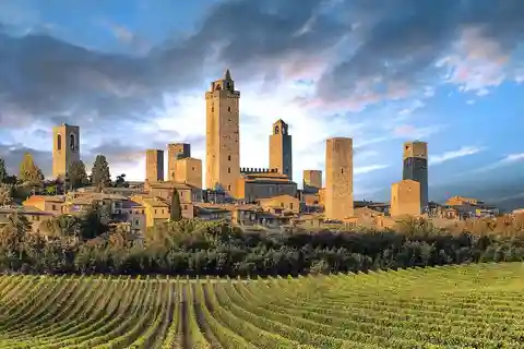 Florence: San gimignano tour + Tasting Chianti Wines &Cheese